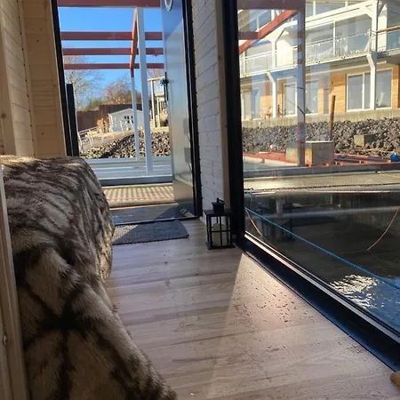 Botel Premium Hausboot Sonneninsel Lübeck