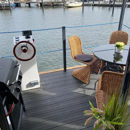 Botel Premium Hausboot Sonneninsel *